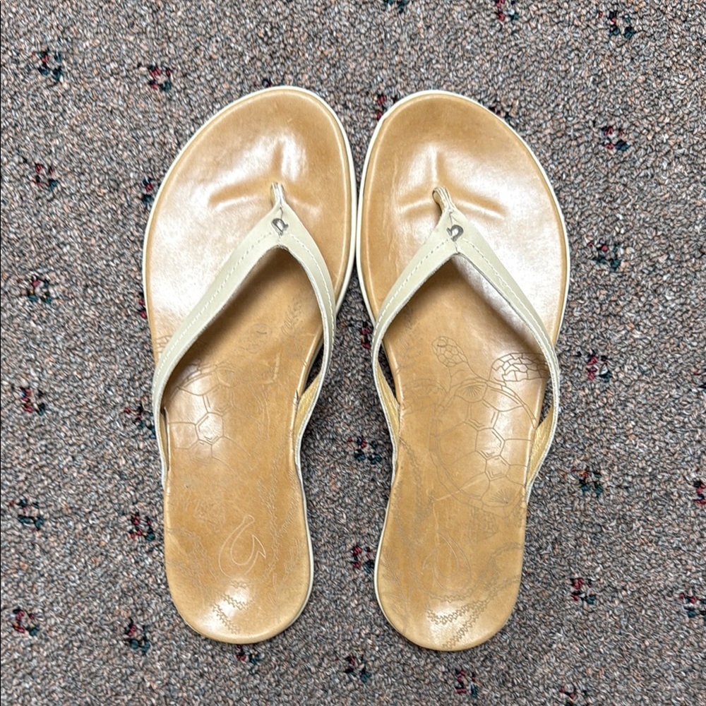 OluKai Women's Tan Sandals